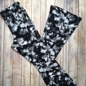 No Boundaries flare leg yoga pant black & white tie dye